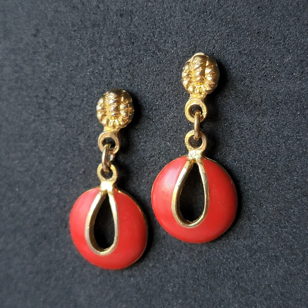 Vintage Keyhole Red Enamel Gold Tone Drop Earrings